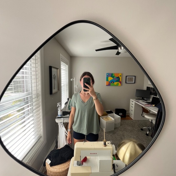 Gap Sage V-neck tshirt - Picture 2 of 6